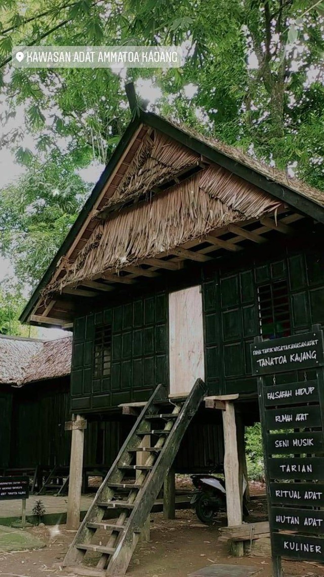 Rumah adat masyarakat suku Ammatoa kajang. Dokumentasi, 12 September 2021