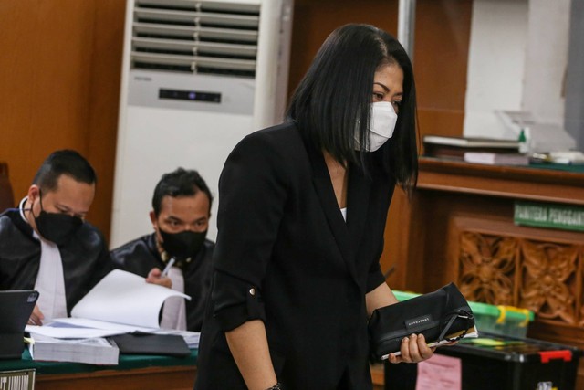 Terdakwa kasus pembunuhan Brigadir Yosua Hutabarat Putri Chandrawathi mengikuti sidang lanjutan di PN Jakarta Selatan, Jakarta, Rabu (14/12/2022). Foto: Asprilla Dwi Adha/ANTARA FOTO