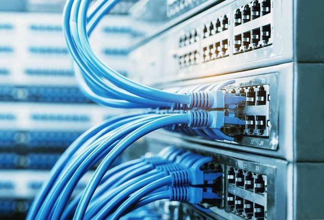 Sumber : https://www.shutterstock.com/image-photo/network-cables-connected-switches-443216956