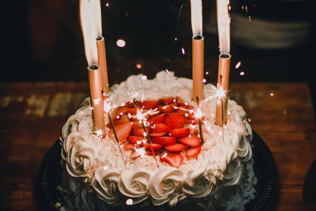Ilustrasi Ucapan Sweet Seventeen untuk Anak Perempuan. Foto: Pexels.com