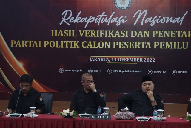 Suasana Rekapitulasi Nasional Hasil Verifikasi dan Penetapan Partai Politik Calon Peserta Pemilu Tahun 2024 di kantor KPU RI, Menteng, Jakarta pada Rabu (14/12). Foto: Iqbal Firdaus/kumparan