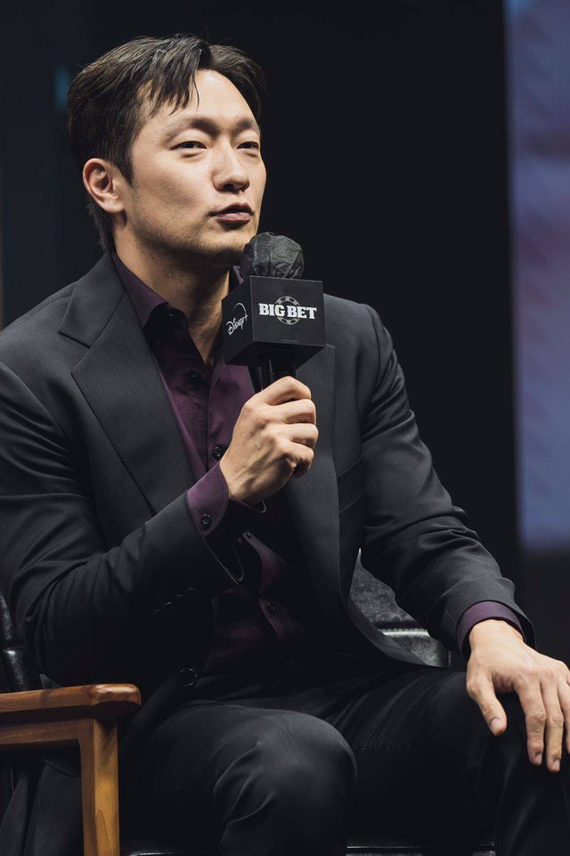 Son Seok Koo bermain di drakor Big Bet. Foto: Disney+ Hotstar