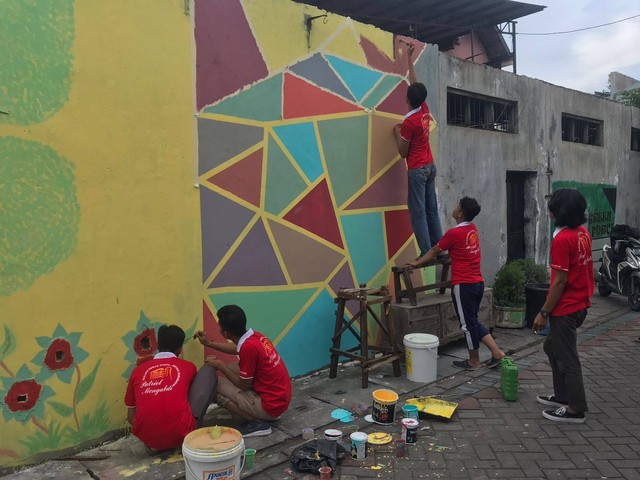 Dokumentasi pribadi - Lahan Tembok Kosong dengan Pengecatan Ulang oleh Bidang Lingkungan KKN UNTAG SBY 02