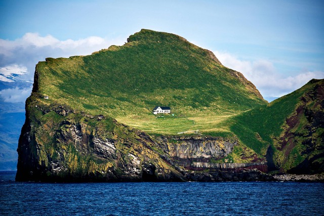Rumah di di Pulau Ellidaey, Islandia. Foto: Borkovec/Shutterstock