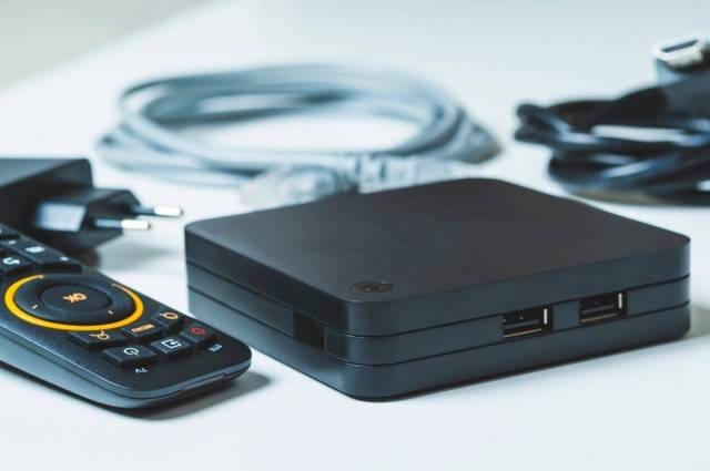 Ilustrasi satu set Set Top Box (STB). Foto: Shutterstock.com