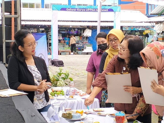 GKR Bendoro (kiri) usai membuka lomba UPPKA antar Kemantren Kota Yogyakarta, di Pasty Yogyakarta, Kamis (15/12/2022). Foto: erfanto/Tugu Jogja