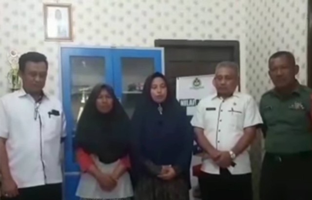 Kepala Sekolah SMK di Prabumulih membantah, pihak sekolah mewajibkan siswi foto ijazah lepas jilbab. (Tangkapan layar Instagram @viral.prabumulih_id)