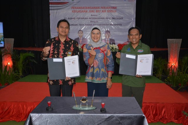 Pertamina Balongan menjalin kerja sama Tirta Darma Ayu Kabupaten Indramayu. Foto: Tomi Indra/Ciremaitoday