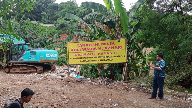 Proyek penyaringan sampah di daerah TB Simatupang, Pasar Rebo, Jakarta Timur. Foto: Fadlan/kumparan