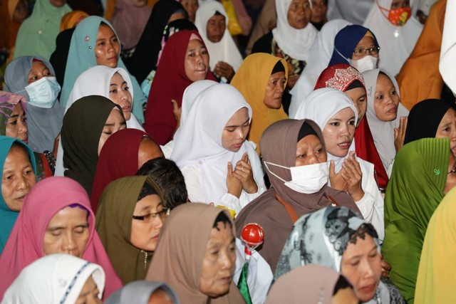 Kiai Muda Jawa Timur gelar kegiatan dengan tema 'Lamongan Bersholawat dan Festival Rumi Sang Sufi Cinta" yang dihelat di Desa Pelangwot, Kecamatan Laren, Kabupaten Lamongan. Foto: Dok. Istimewa