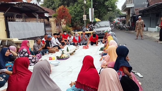 Warga Bangil Pasuruan Full Senyum, Jalan Rusak yang Ditanami Pisang Kini Mulus