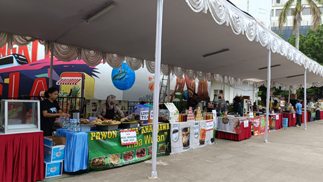 Stand-stand produk yang dipamerkan di Festival UMKM Nusantara 2022 di Taman Ismail Marzuki, Jakarta Pusat. Foto : Ilham Arya