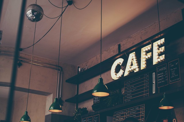 Ilustrasi kata-kata hiasan dinding cafe. Foto: Unsplash/Michał Parzuchowski