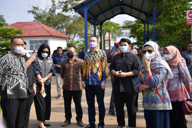 Bupati Indramayu Nina Agustina saat meninjau Tempat Pemrosesan Akhir (TPA) Pecuk baru-baru ini. Foto: istimewa