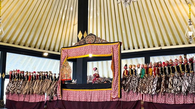Pertunjukan Wayang Golek pada hari Rabu di Bangsal Srimanganti Keraton Yogyakarta. Sumber: dokumentasi pribadi.