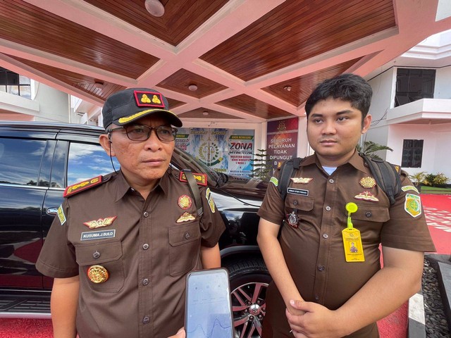 Kajari Halmahera Barat, Kusuma Jaya Bulo, saat ditemui di kantor Kejati Maluku Utara. Foto: Samsul/cermat