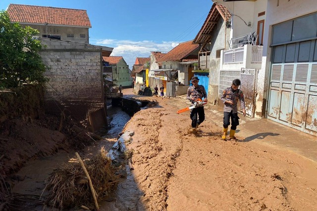 Longsor dan banjir lumpur di Desa Sawah Dadap, Kecamatan Cimanggung, Kabupaten Sumedang. Foto: Dok. Istimewa