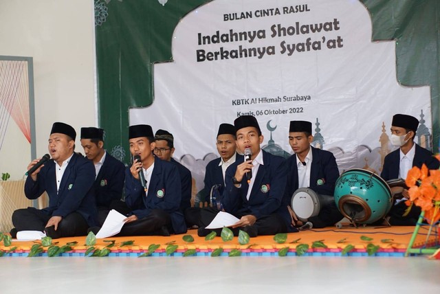 Foto Pribadi: Banjari As Syafi'iyah STKIP Al Hikmah Surabaya mengisi sholawat di KB-TK Al Hikmah Surabaya