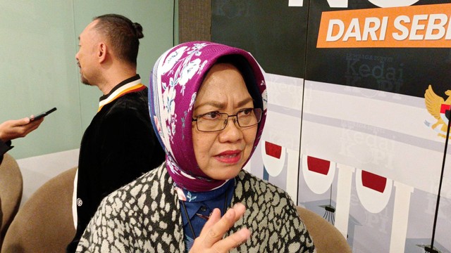 Peneliti Ahli Utama BRIN, Prof R Siti Zuhro usai hadiri Diskusi Kedai Kopi, Minggu (18/12).
 Foto: Aprilandika Pratama/kumparan