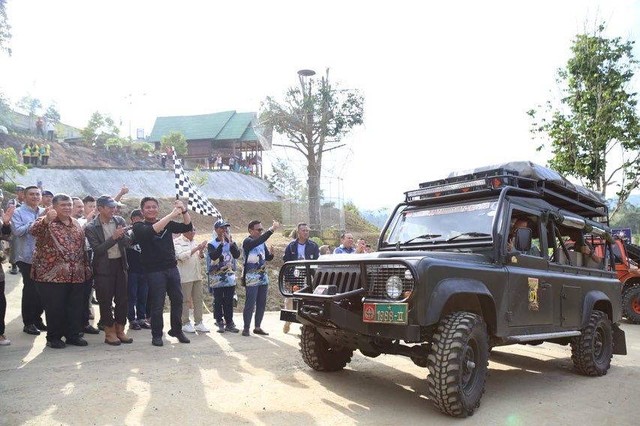 Gubernur Sumsel membuka kegiatan Offroad Bekicak di Kabupaten Lahat. Foto: Istimewa