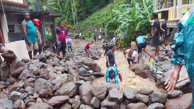 Banjir bandang yang terjadi di Kabupaten Sitaro, Minggu (18/12)