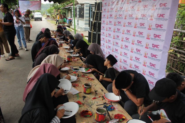 'Kirab Budaya Tukar Ajang Cobek Desa Plumpungrejo' yang digelar di Kampung Tembikar, Desa Plumpungrejo, Kecamatan Kademangan, Blitar. Foto: Dok. Istimewa