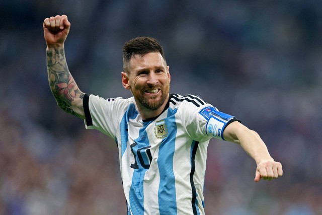 Pemain Argentina Lionel Messi merayakan gol ketiga mereka saat melawan Prancis pada final Piala Dunia 2022, di Stadion Lusail, Lusail, Qatar, Minggu (18/12/2022). Foto: Hannah McKay/REUTERS