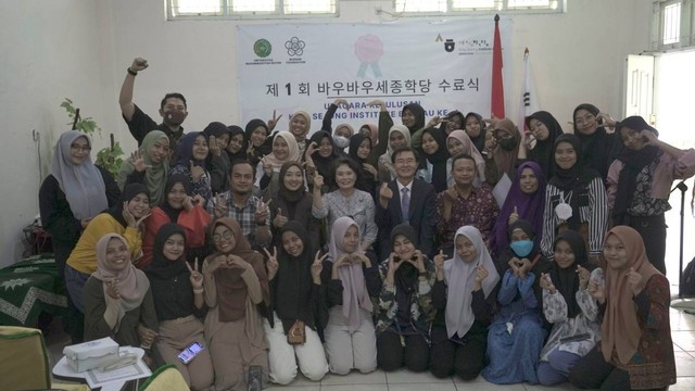 Foto bersama Lulusan King Sejong Institute Baubau (Sumber : Arya)