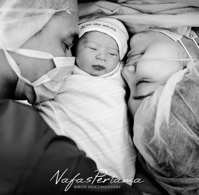 Anak pertama Adipati Dolken dan Canti Tachril. Foto: Instagram/adipati