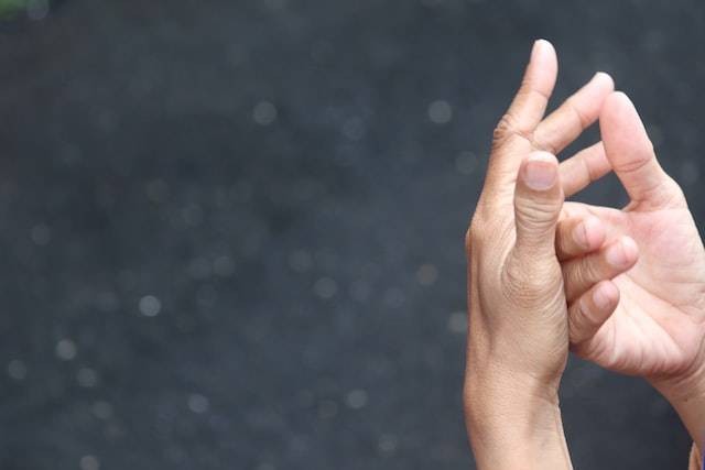 Ilustrasi norma agama. Foto: Unsplash/Mufid Majnun