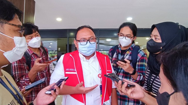 Corporate Secretary PT Pertamina Patra Niaga, Irto Ginting di Kantor BPH Migas, Senin (19/12). 
 Foto: Ave Airiza Gunanto/kumparan