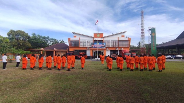 Personel Basarnas Yogyakarta apel pelepasan petugas SAR Khusus Nataru, Senin (19/12/2022). Foto: Dok. Basarnas Yogyakarta