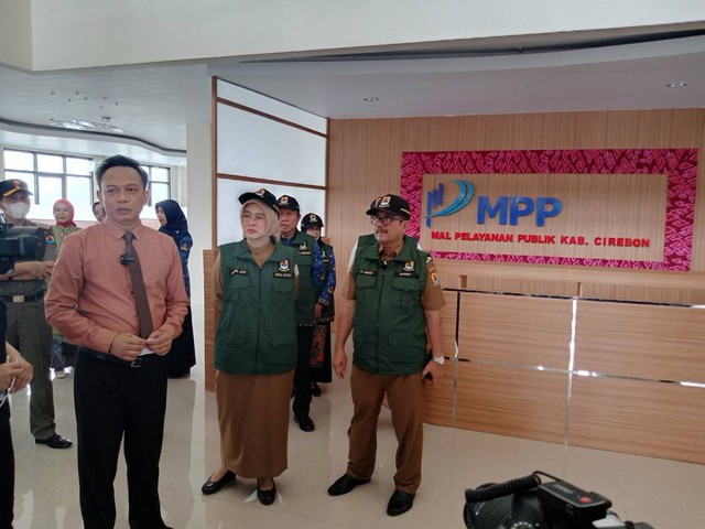 Peninjauan pembangunan fisik MPP DPMPTSP Kabupaten Cirebon. Foto: Joni/Ciremaitoday