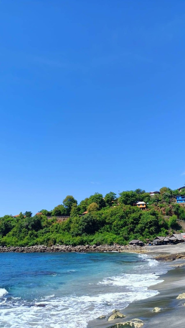 Foto Pesisir Pantai Desa Lamalera,Sumber Foto: Diri Sendiri.