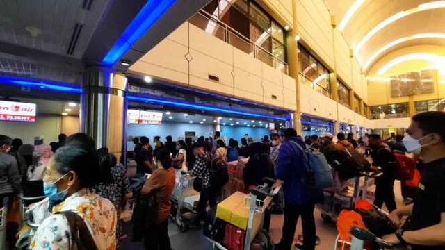 Ilustrasi penumpang di Bandara Hang Nadim Batam. Foto: Hasrullah/kepripedia.com