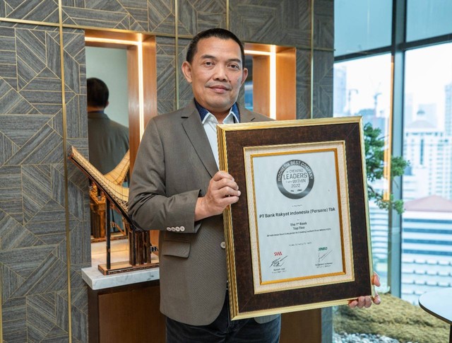 BRI terima penghargaan Best Companies in Creating Leaders from Within Awards 2022. Foto: Bank BRI