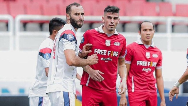 Pertandingan Liga 1 antara Arema FC vs Persis Solo di Stadion Jatidiri, Semarang, Minggu (11/12/2022). Foto: Instagram/@persisofficial