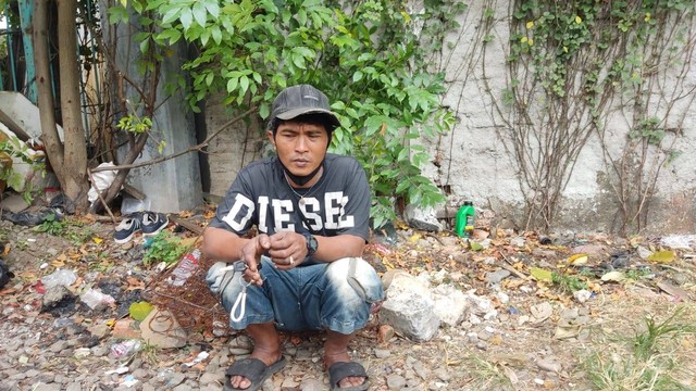 Angga, pemulung di kawasan Sawah Besar, Jakarta Pusat. Foto: Jonathan Devin/kumparan