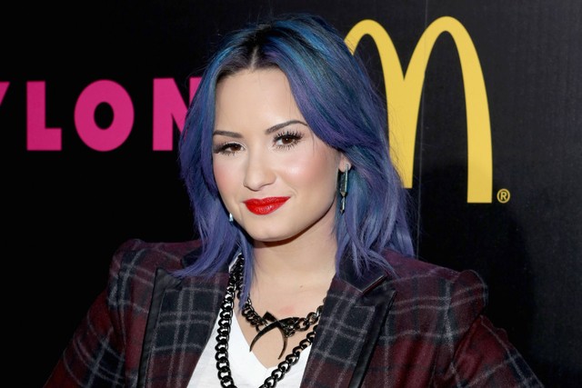 Demi Lovato menghadiri pesta peluncuran NYLON + McDonald's di West Hollywood, California pada 5 Desember 2013. Foto: Mike Windle/Getty Images