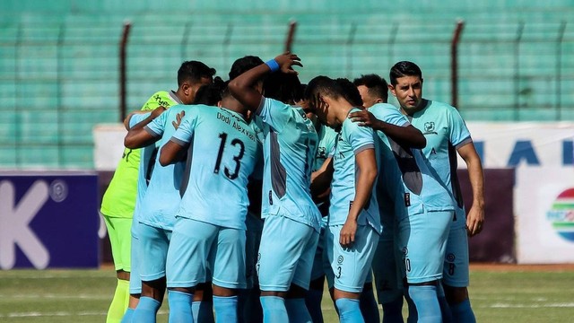 Madura United melawan Arema FC pada lanjutan Liga 1 2022, Selasa (20/12/2022). Foto: Instagram/@maduraunited.fc