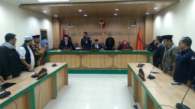 Sidang putusan mediasi Partai Ummat dan KPU di Bawaslu, Jakarta, Selasa (20/12/2022). Foto: Luthfi Humam/kumparan