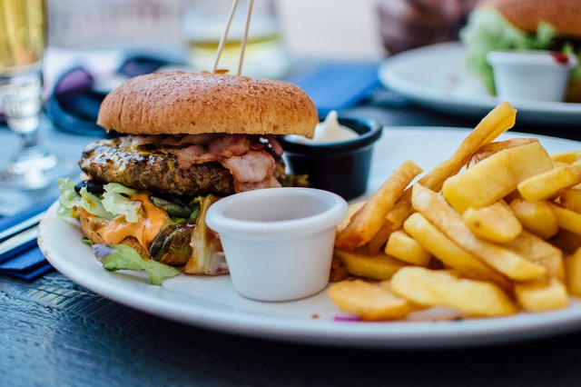 Ilustrasi Restoran di Terminal 3 Soekarno-Hatta, Foto: Unsplash/Robin Stickel