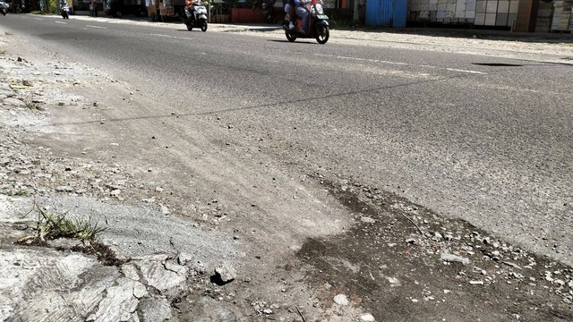 Kondisi jalan rusak di Jalan Godean. Foto: Tugu Jogja