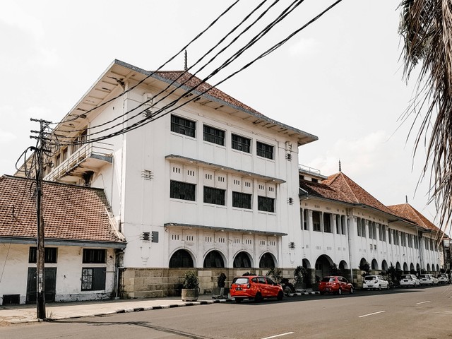 Gedung BAT, Cirebon. sumber:https://unsplash.com/photos/mj_NqMnecOU.