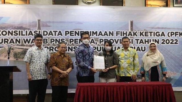 Penandatanganan bersama Perjanjian Kerja Sama antara BPJS Kesehatan Cabang Batam dengan 22 FKRTL tersebut, Selasa (20/12) di Batam Centre. Foto: Marina/kepripedia.com