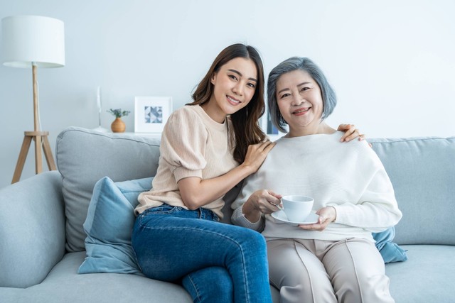 Ilustrasi ibu dan anak. Foto: Hananeko_Studio/Shutterstock