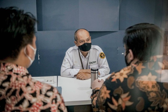 Tim Hukum Advokasi Pemilu Bersih 2024 yang terdiri dari Themis Indonesia Law Firm dan AMAR Law Firm mendatangi kantor DKPP RI di Menteng, Jakarta Pusat, Rabu (21/12/2022). Foto: Jamal Ramadhan/kumparan