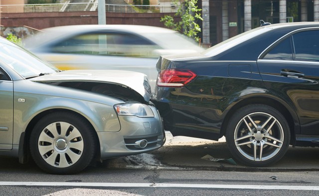 Ilustrasi tabrakan mobil. Foto: Shutterstock