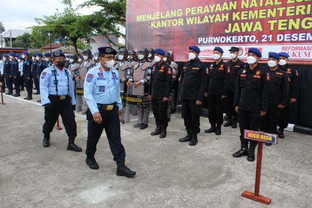 A. Yuspahruddin dalam Apel Siaga Nataru 2023 di Lapas Purwokerto (doc. Humas Kanwil Kemenkumham Jateng)