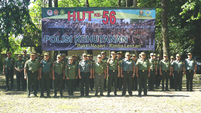 Foto bersama HUT POLHUT ke-56 (21/12). Sumber: Dokumentasi Pribadi